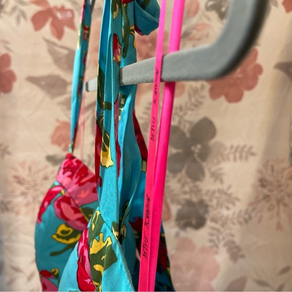 Brand; Betsey Johnson. Floral dress. Size: 4. - Picture 5 of 7